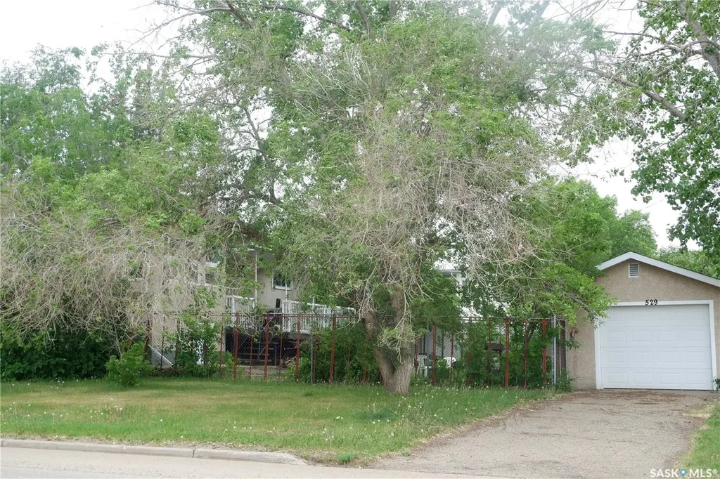 529 6th Avenue E Assiniboia SK S0H 0B0
