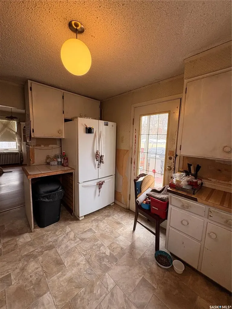 1102 Grafton Avenue Moose Jaw SK S6H 3S5