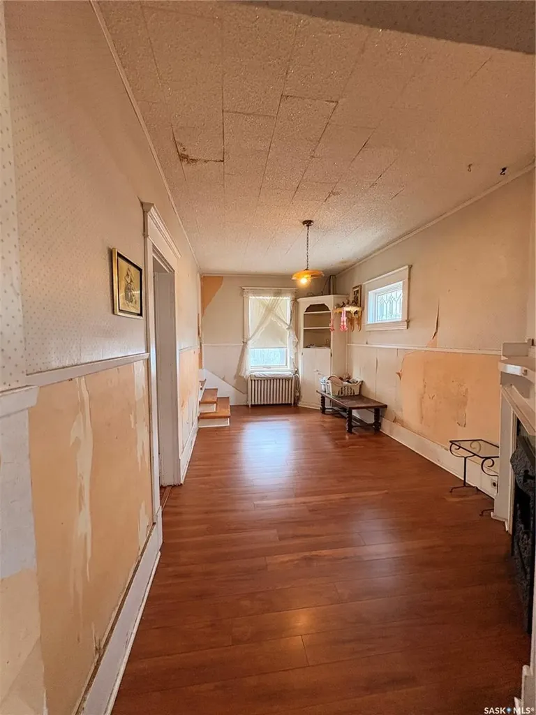 1102 Grafton Avenue Moose Jaw SK S6H 3S5