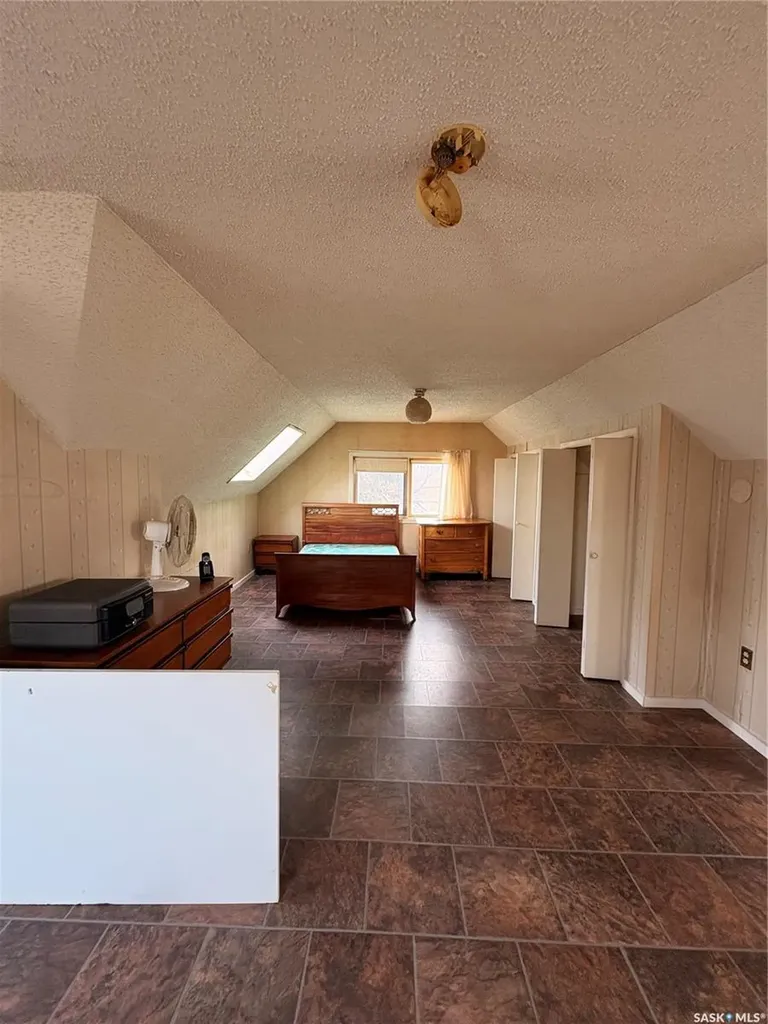1102 Grafton Avenue Moose Jaw SK S6H 3S5