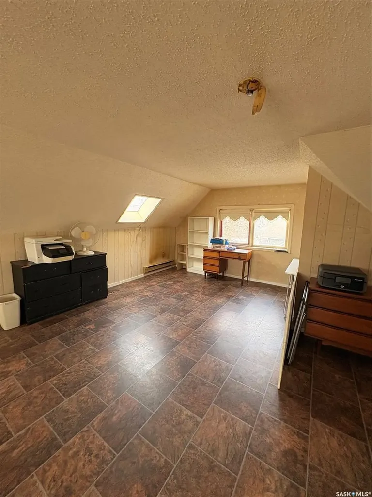1102 Grafton Avenue Moose Jaw SK S6H 3S5