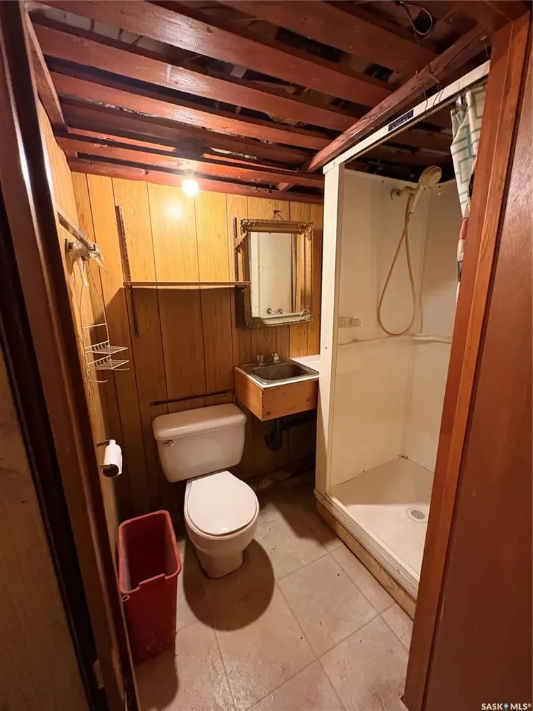 1102 Grafton Avenue Moose Jaw SK S6H 3S5
