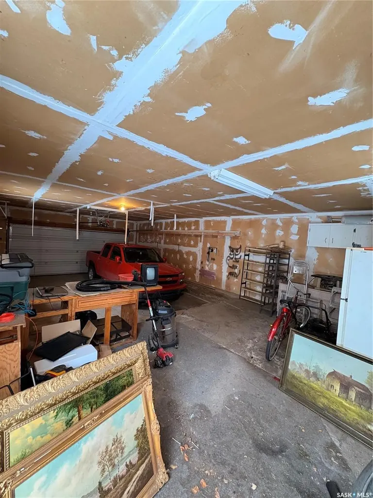 1102 Grafton Avenue Moose Jaw SK S6H 3S5