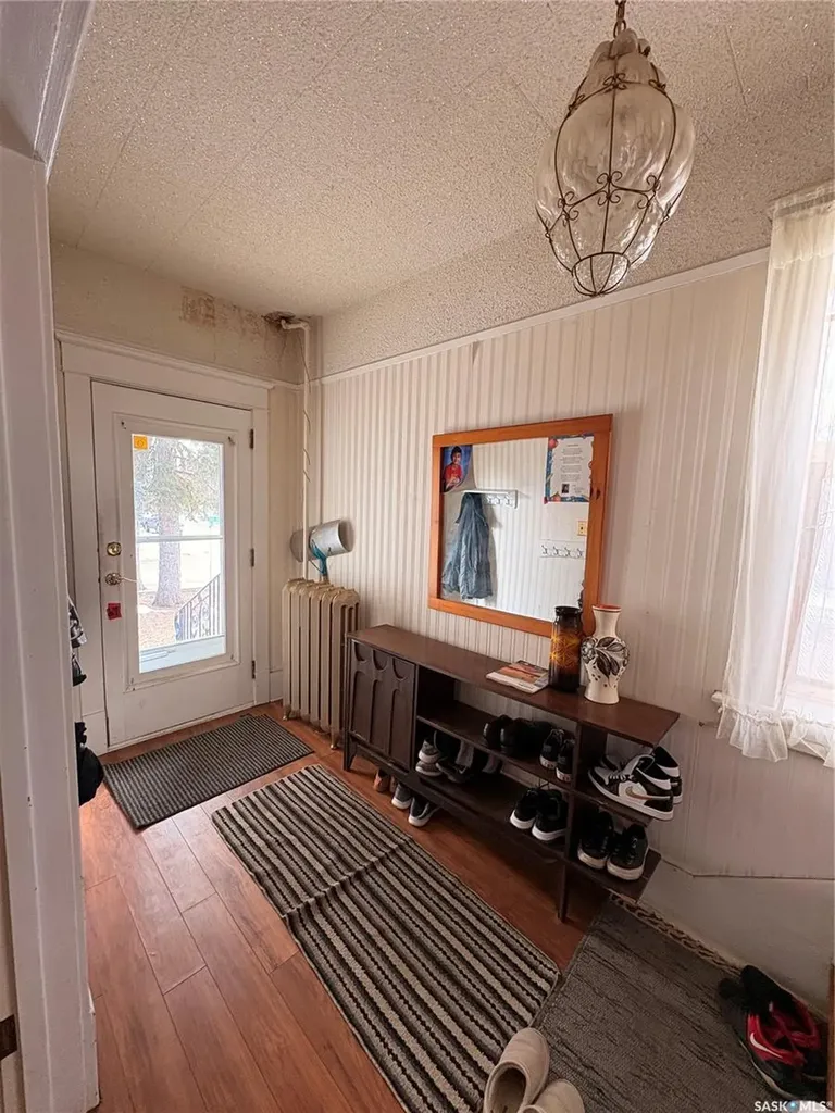 1102 Grafton Avenue Moose Jaw SK S6H 3S5