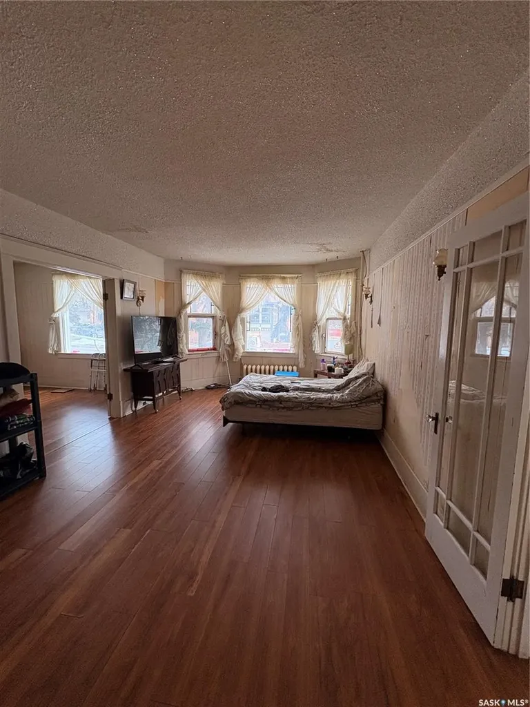 1102 Grafton Avenue Moose Jaw SK S6H 3S5