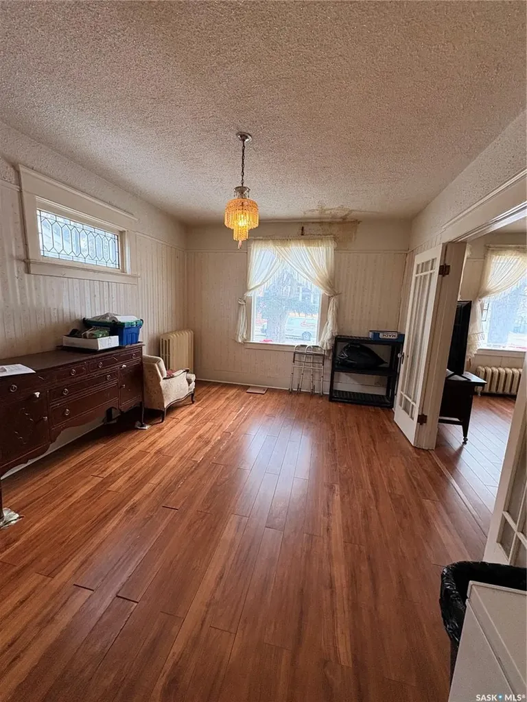 1102 Grafton Avenue Moose Jaw SK S6H 3S5