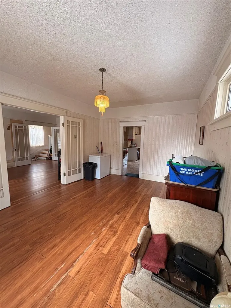 1102 Grafton Avenue Moose Jaw SK S6H 3S5