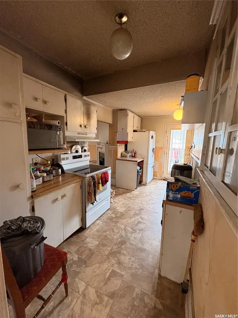 1102 Grafton Avenue Moose Jaw SK S6H 3S5