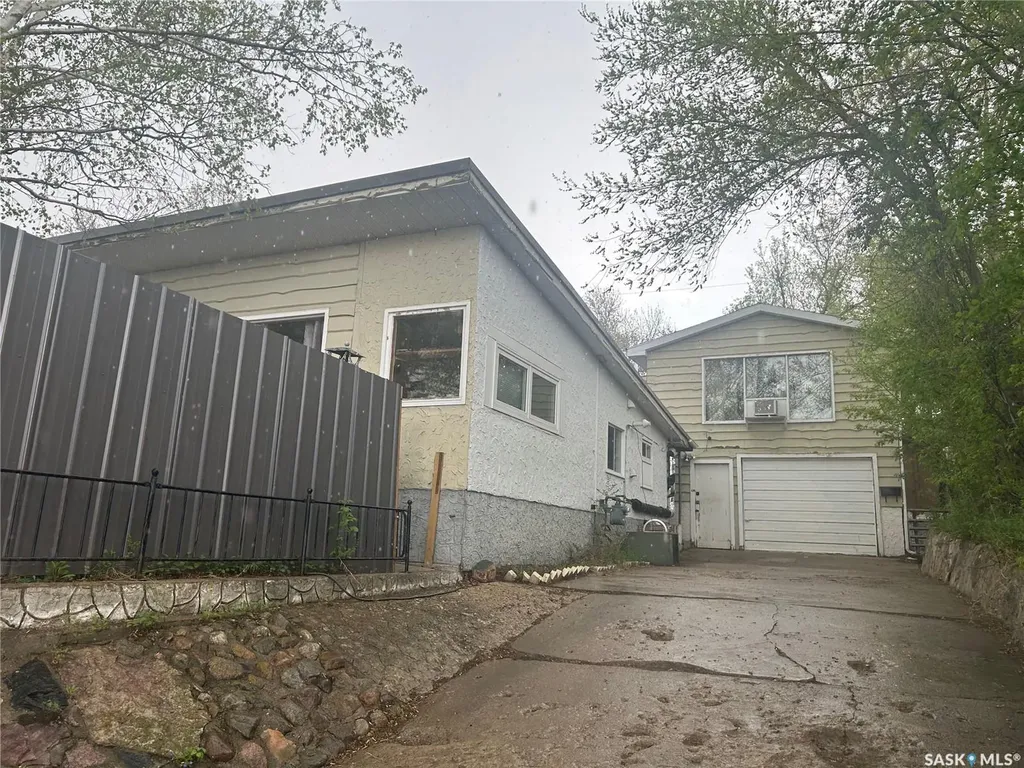 1105 5th Avenue Regina Beach SK S0G 4C0