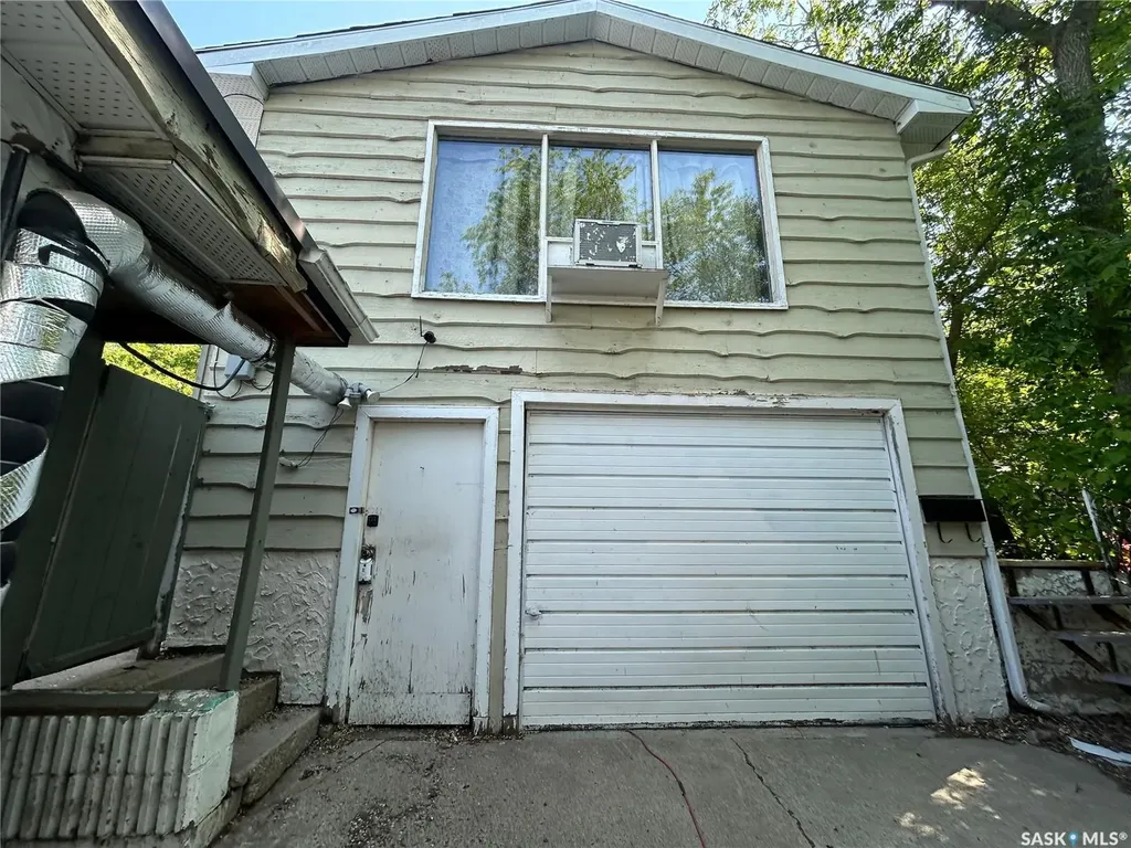 1105 5th Avenue Regina Beach SK S0G 4C0