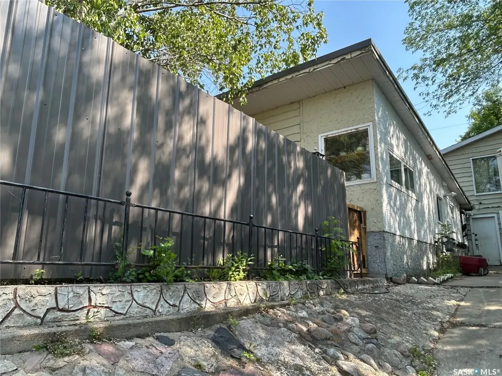 1105 5th Avenue Regina Beach SK S0G 4C0