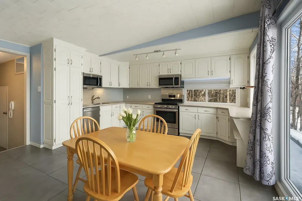 1105 5th Avenue Regina Beach SK S0G 4C0