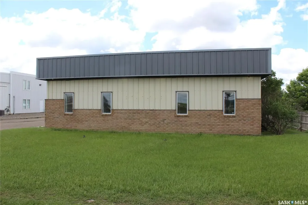 110 King Street Estevan SK S4A 2T5
