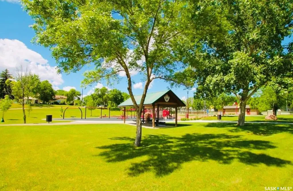 533 4th Avenue NE Swift Current SK S9H 2J9