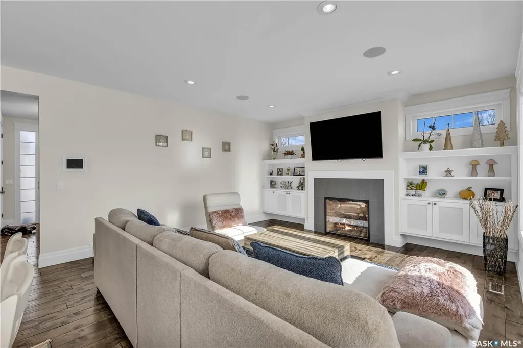 438 Horlick Manor Saskatoon SK S7N 2J6