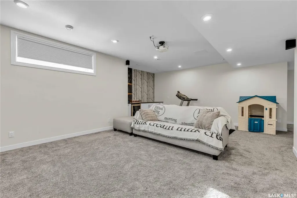 438 Horlick Manor Saskatoon SK S7N 2J6