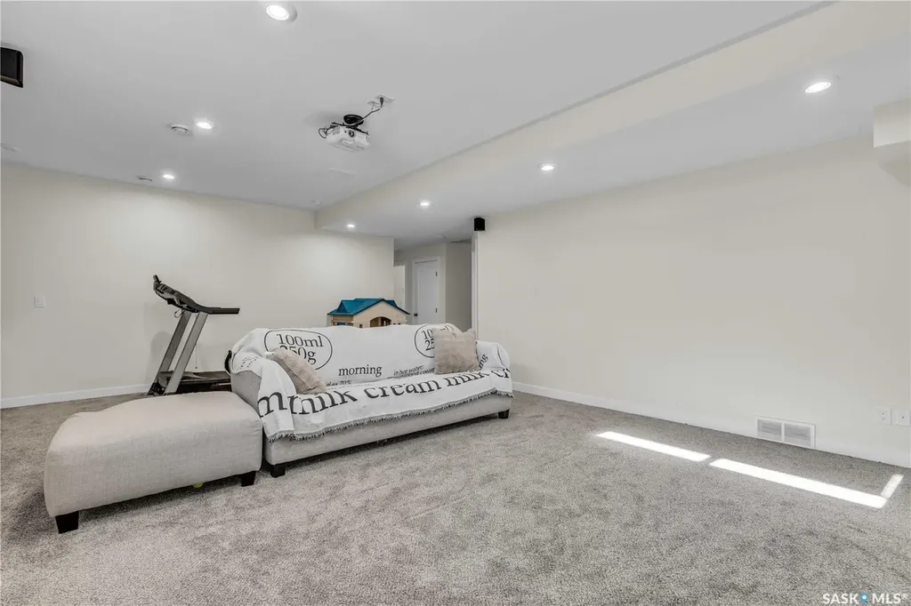 438 Horlick Manor Saskatoon SK S7N 2J6