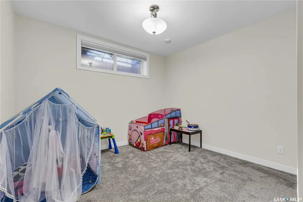 438 Horlick Manor Saskatoon SK S7N 2J6