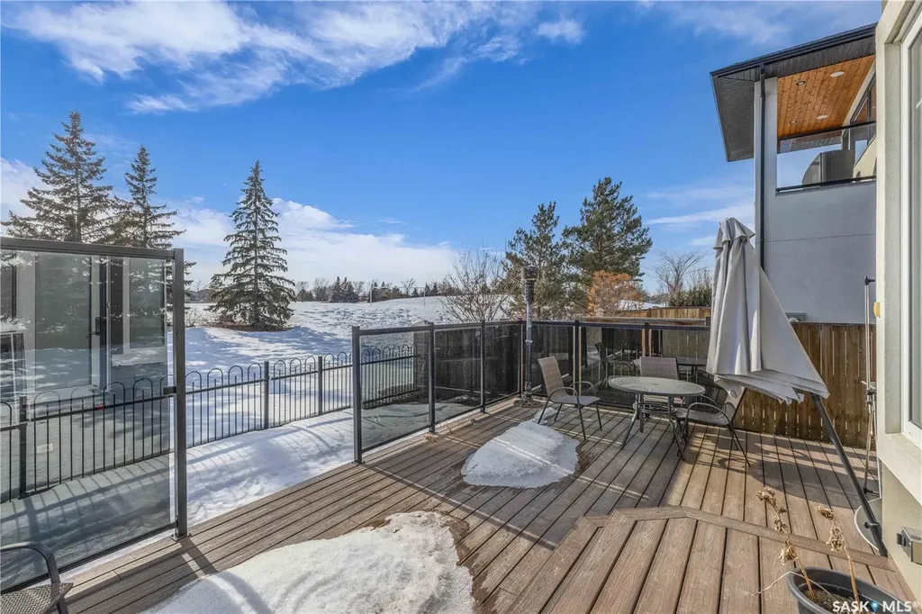 438 Horlick Manor Saskatoon SK S7N 2J6