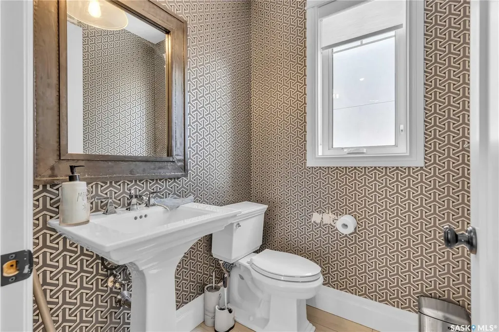 438 Horlick Manor Saskatoon SK S7N 2J6