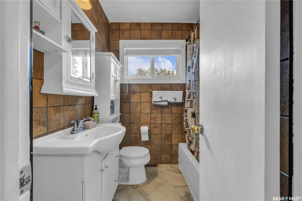 1308 Preston Avenue S Saskatoon SK S7H 2V4