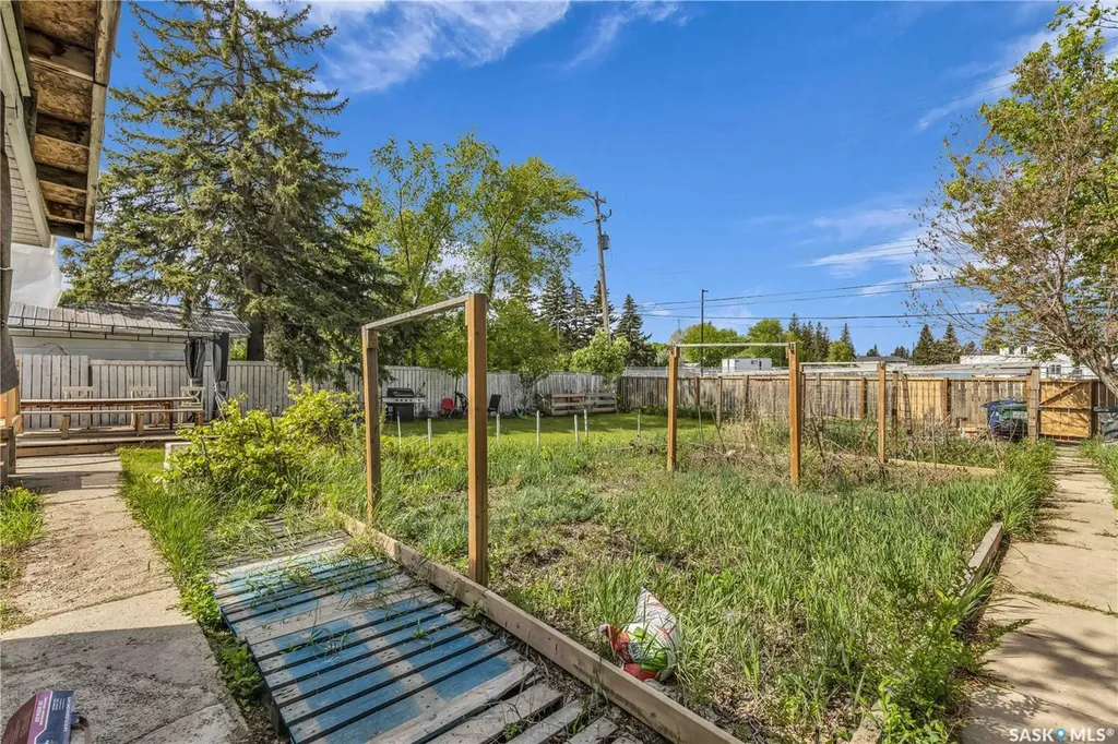 1308 Preston Avenue S Saskatoon SK S7H 2V4