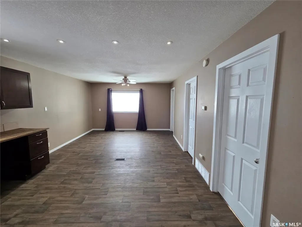 26 Fraser Street Manor SK S0C 1R0
