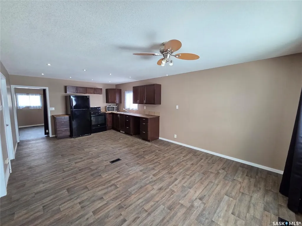 26 Fraser Street Manor SK S0C 1R0