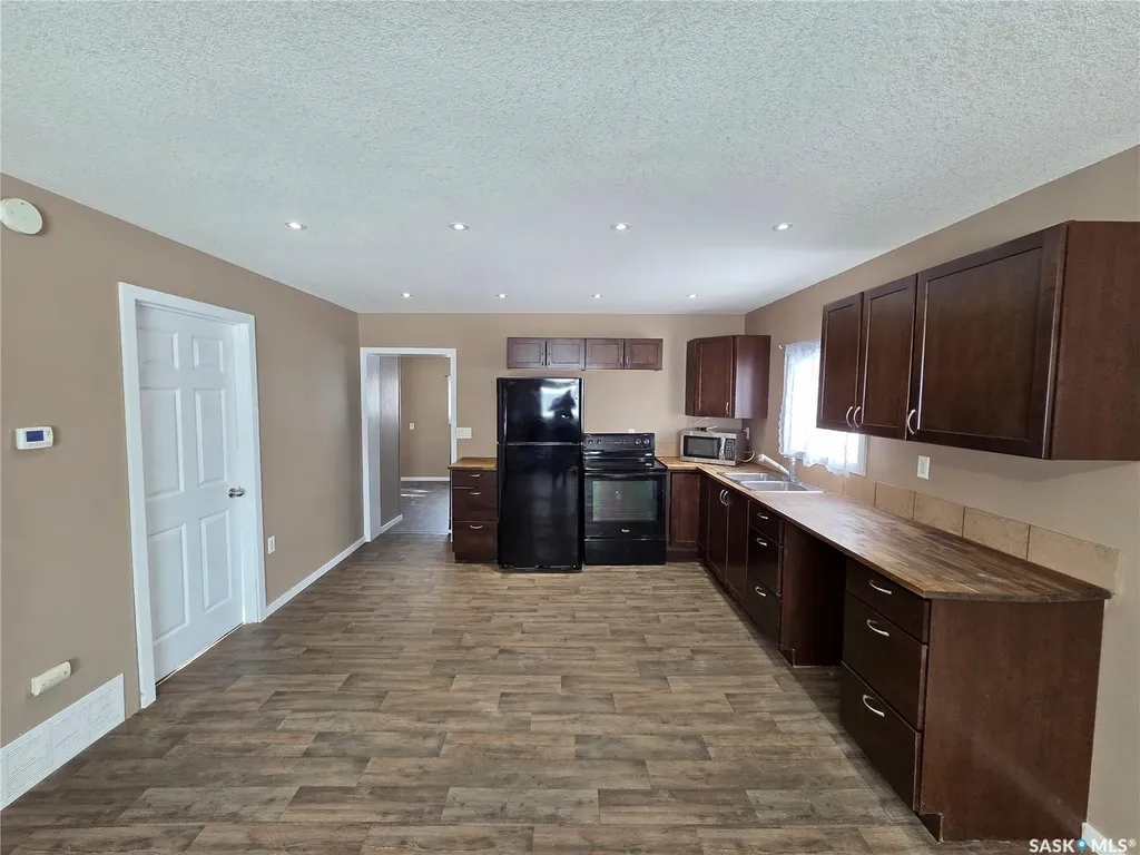 26 Fraser Street Manor SK S0C 1R0