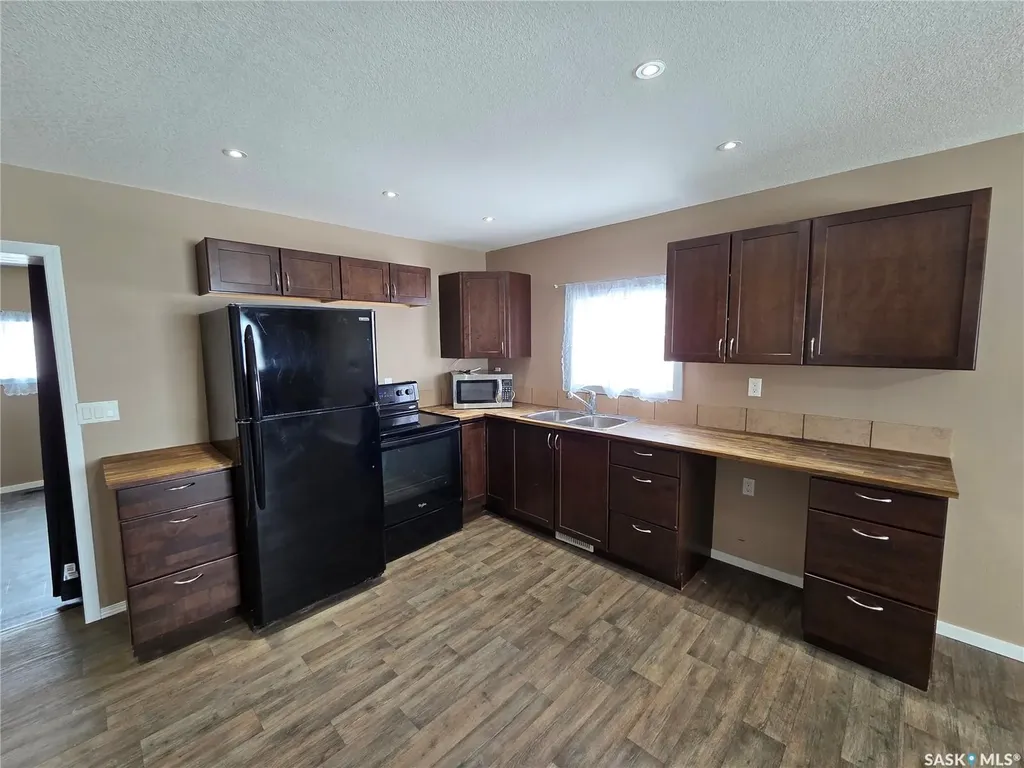 26 Fraser Street Manor SK S0C 1R0