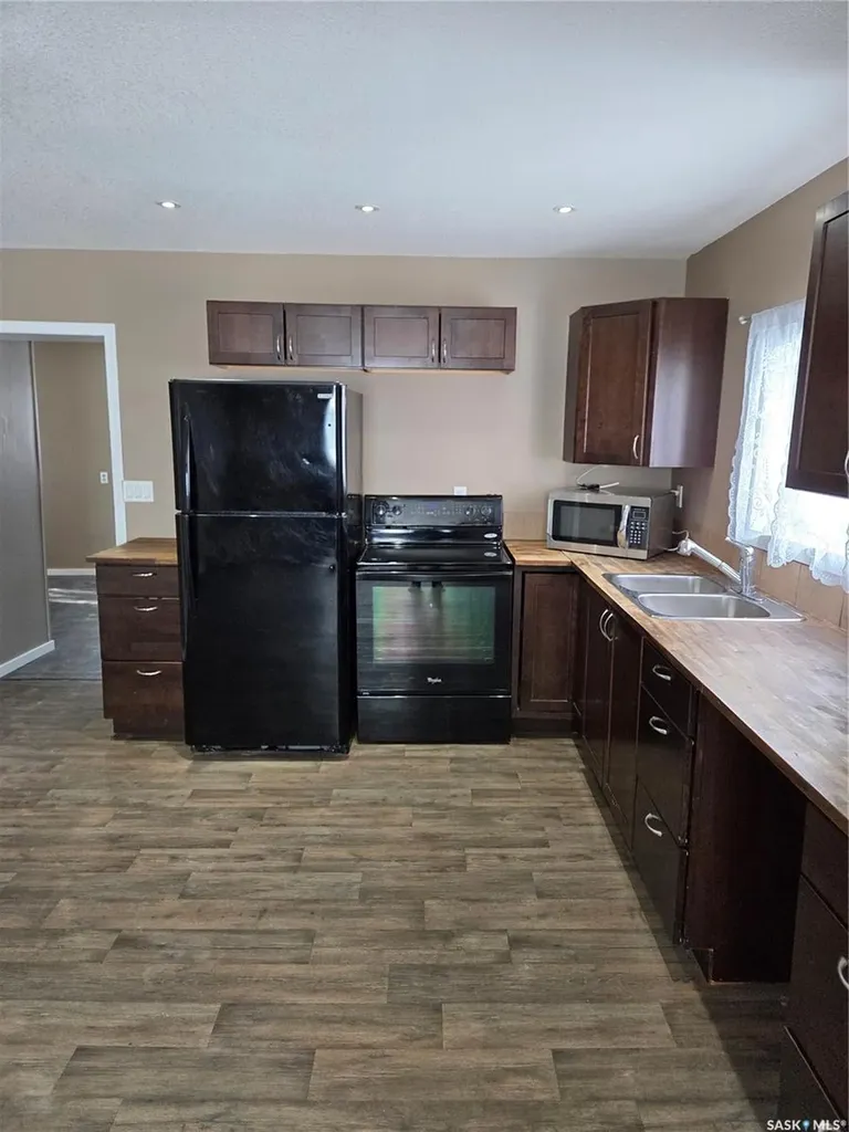 26 Fraser Street Manor SK S0C 1R0