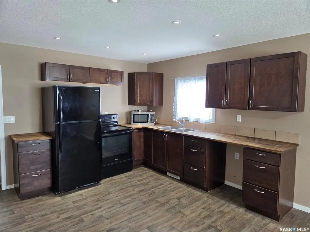 26 Fraser Street Manor SK S0C 1R0
