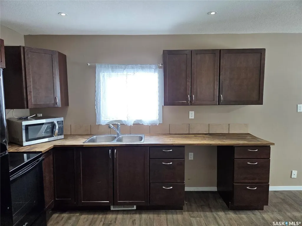 26 Fraser Street Manor SK S0C 1R0