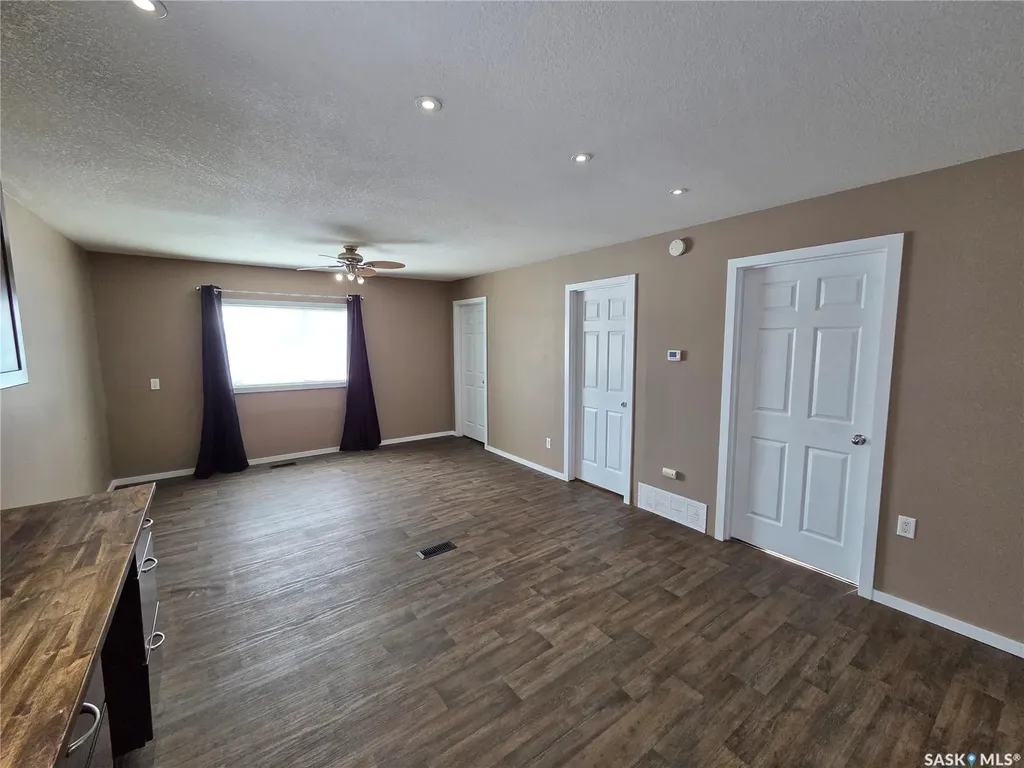 26 Fraser Street Manor SK S0C 1R0