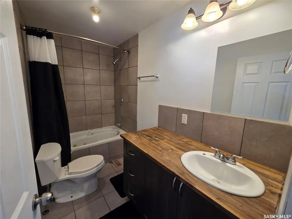 26 Fraser Street Manor SK S0C 1R0