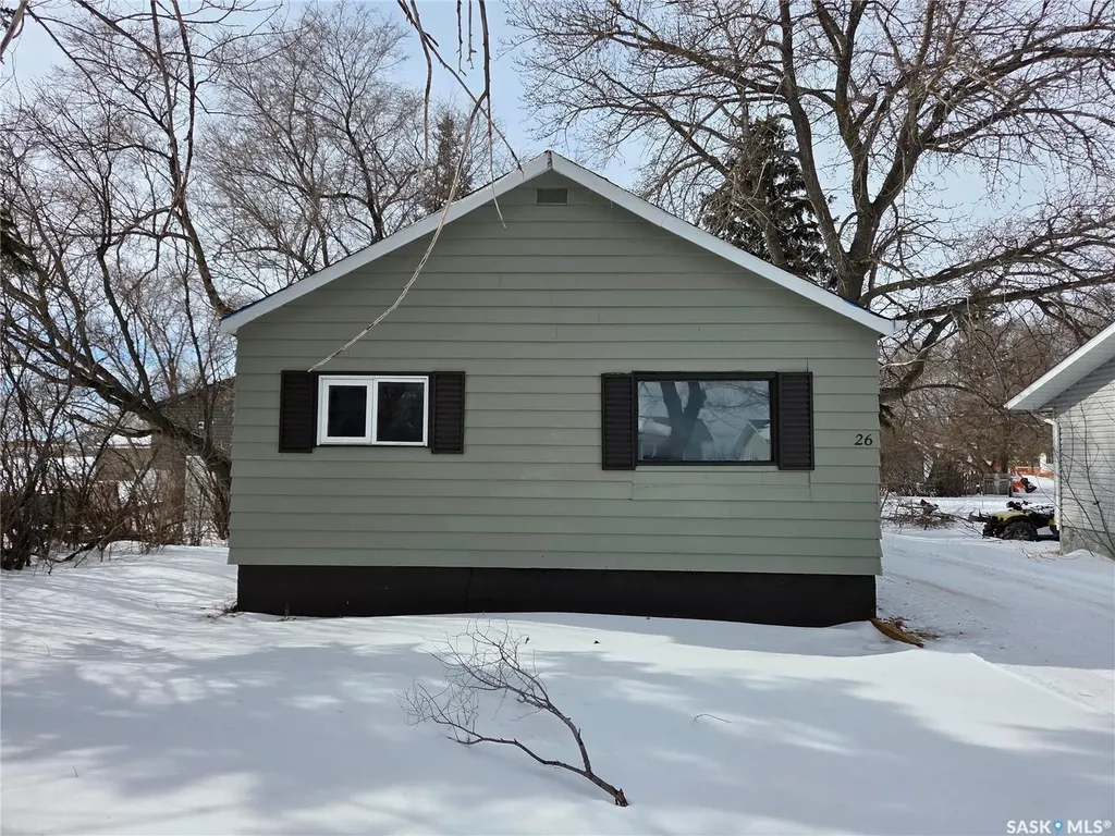 26 Fraser Street Manor SK S0C 1R0
