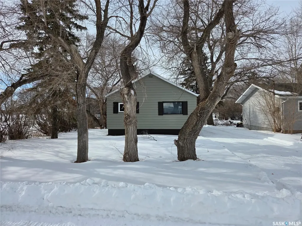 26 Fraser Street Manor SK S0C 1R0