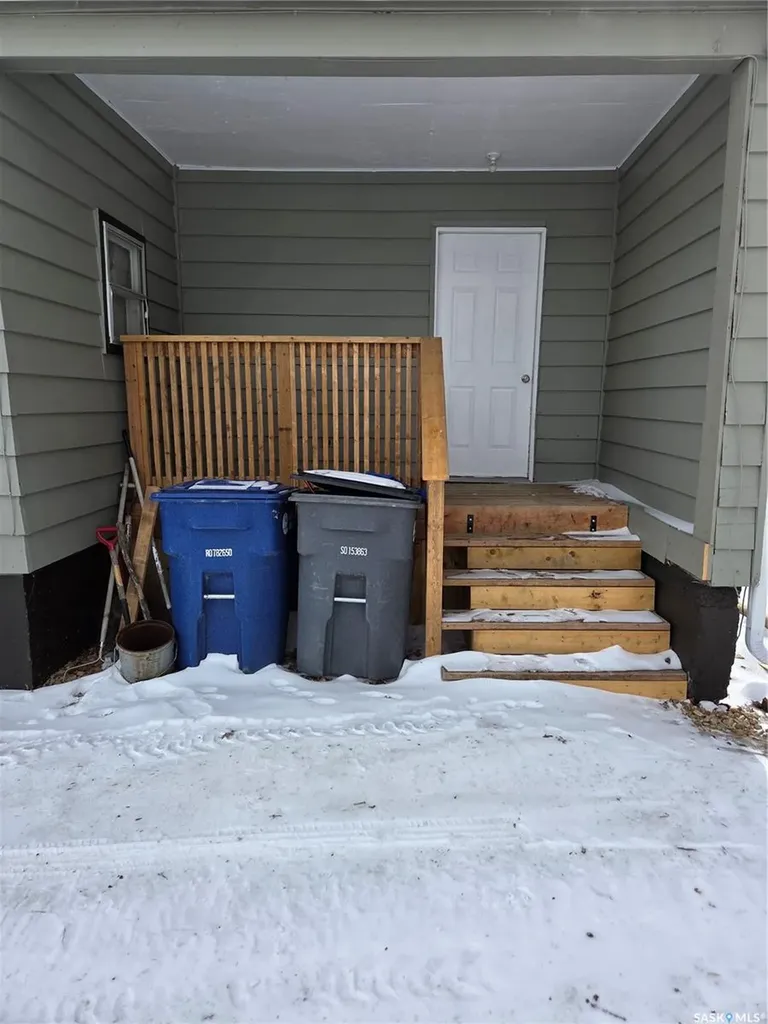 26 Fraser Street Manor SK S0C 1R0