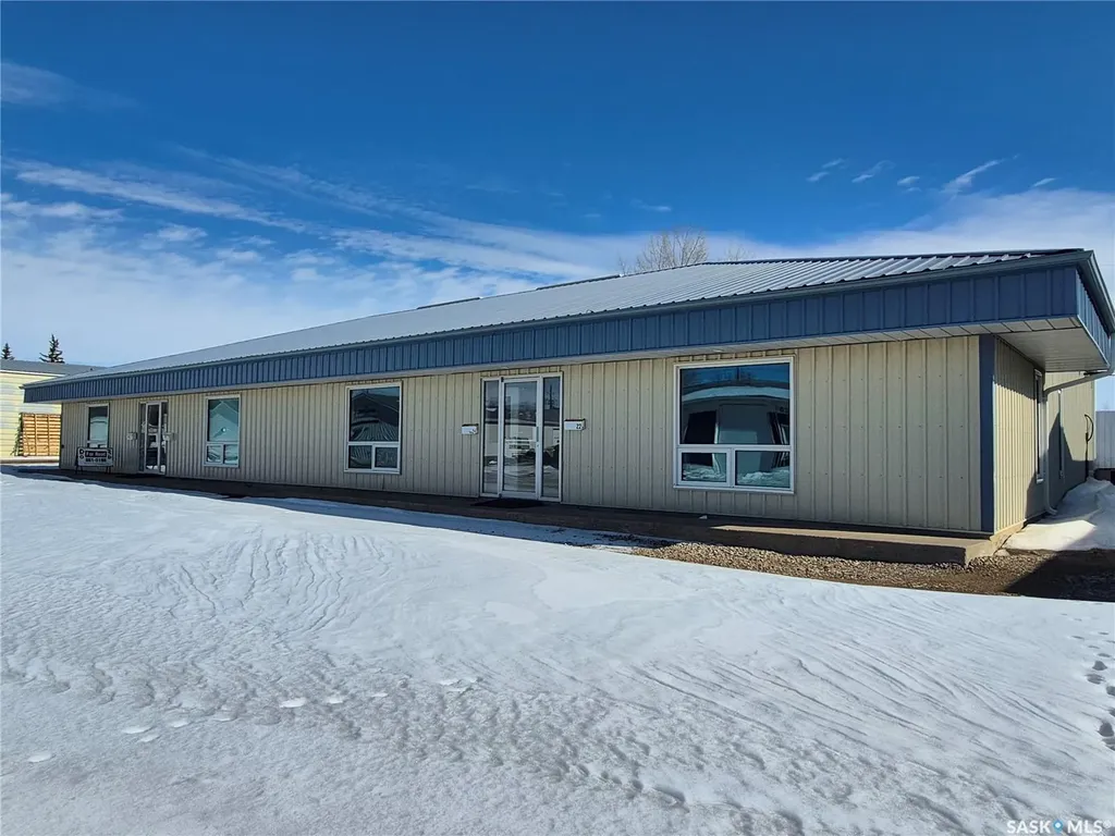 24 12th Street NE Weyburn SK S4H 1K2