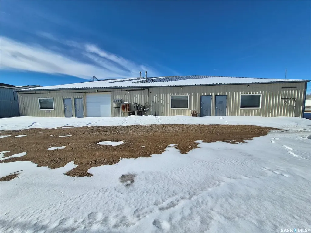 24 12th Street NE Weyburn SK S4H 1K2