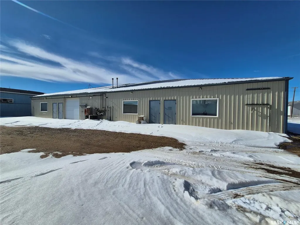 24 12th Street NE Weyburn SK S4H 1K2