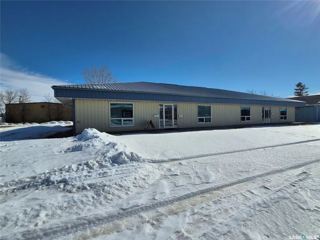 24 12th Street NE Weyburn SK S4H 1K2