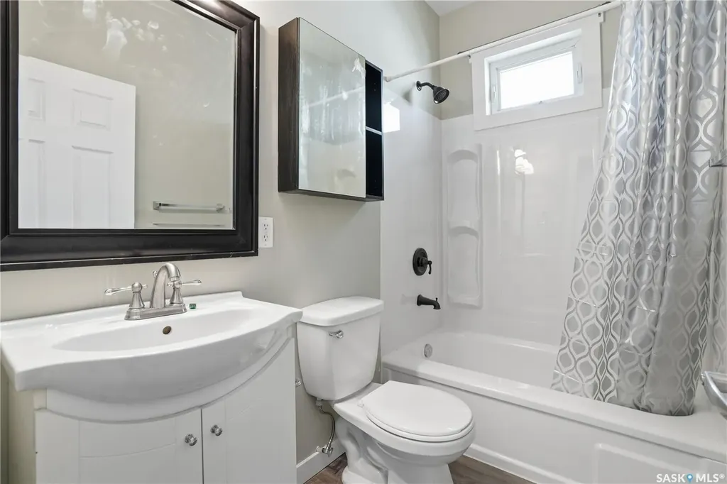 726 Cameron Street Regina SK S4T 2S1