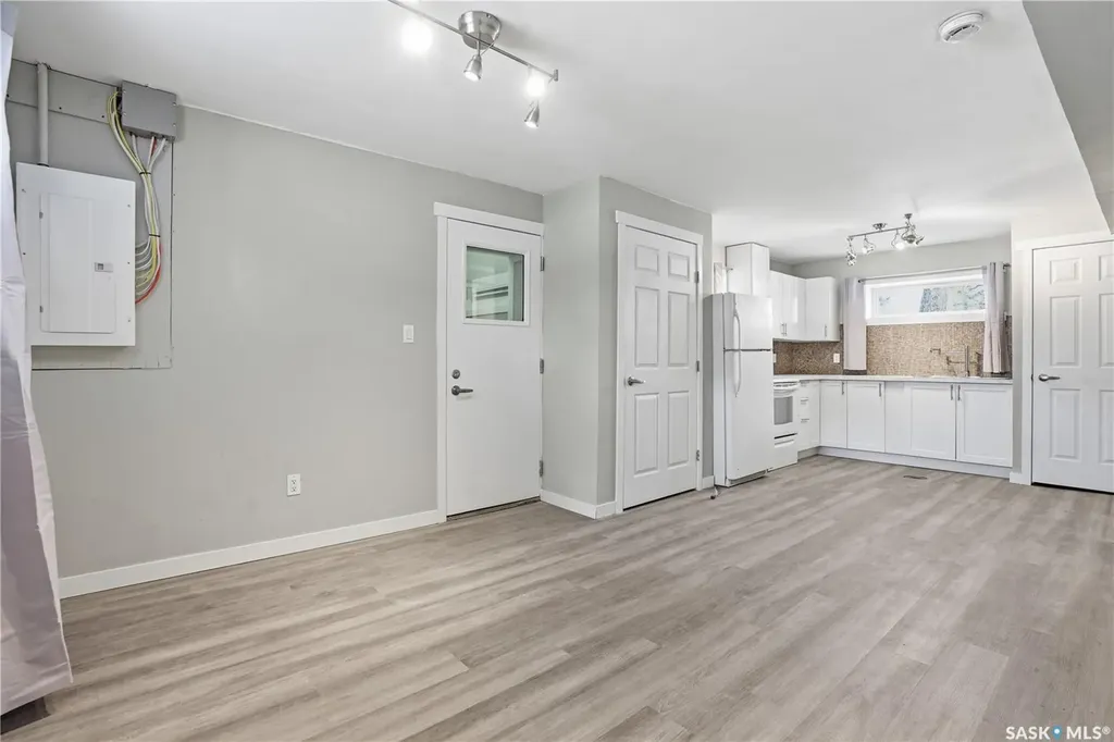 726 Cameron Street Regina SK S4T 2S1