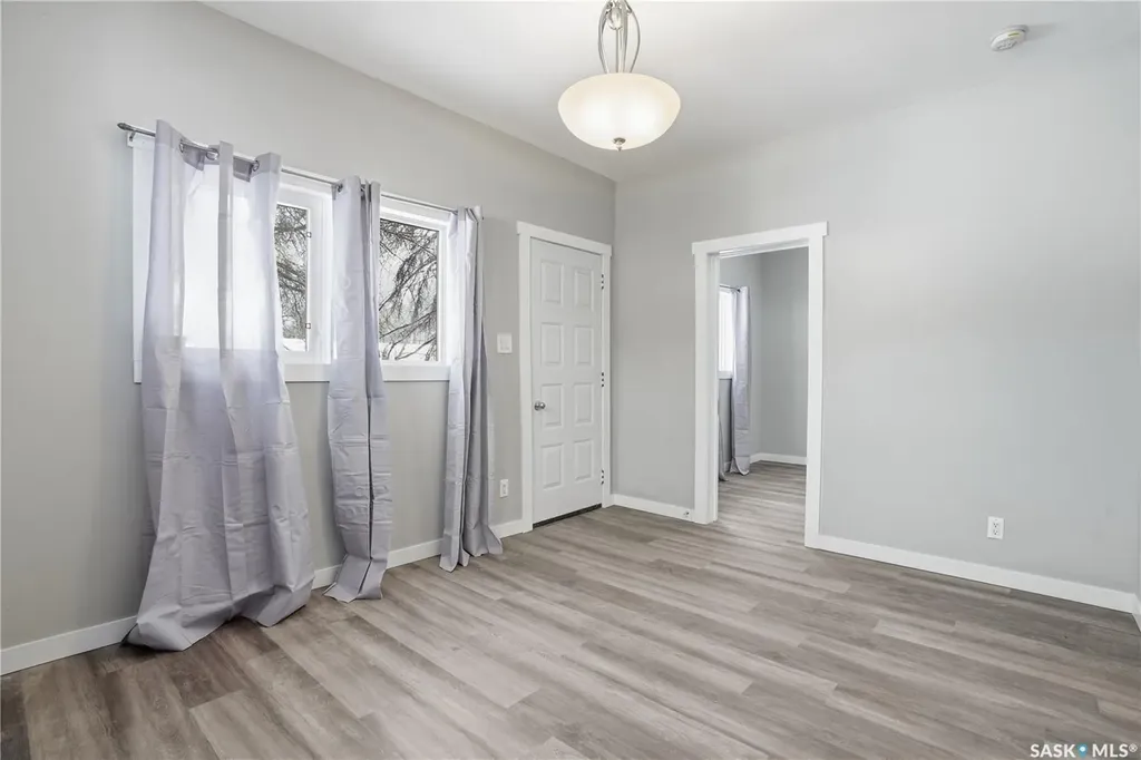 726 Cameron Street Regina SK S4T 2S1