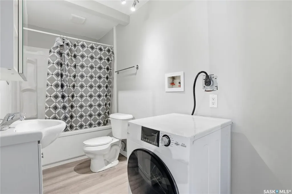 726 Cameron Street Regina SK S4T 2S1