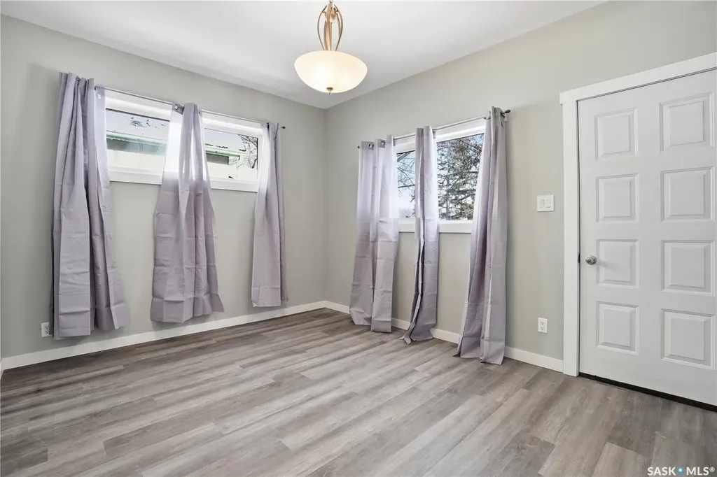 726 Cameron Street Regina SK S4T 2S1