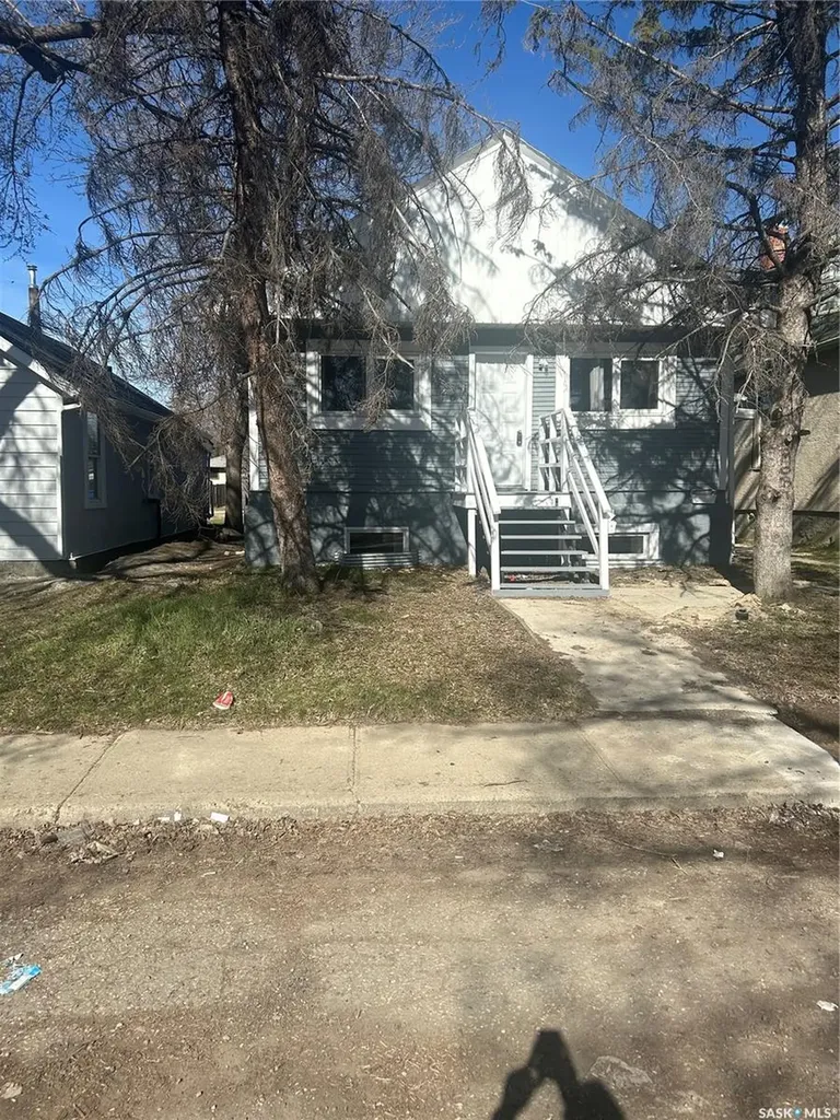 726 Cameron Street Regina SK S4T 2S1