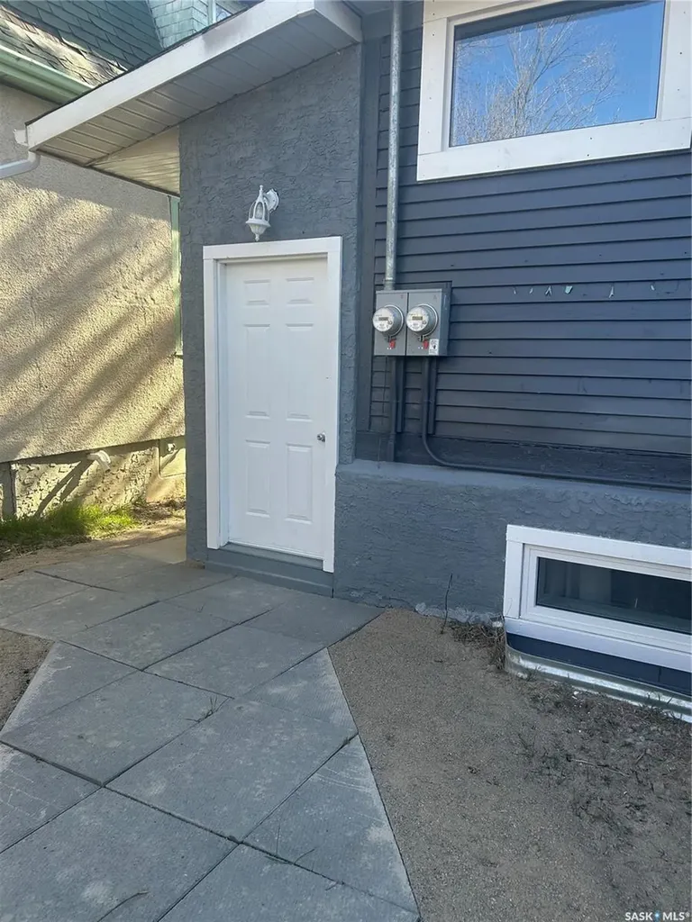 726 Cameron Street Regina SK S4T 2S1