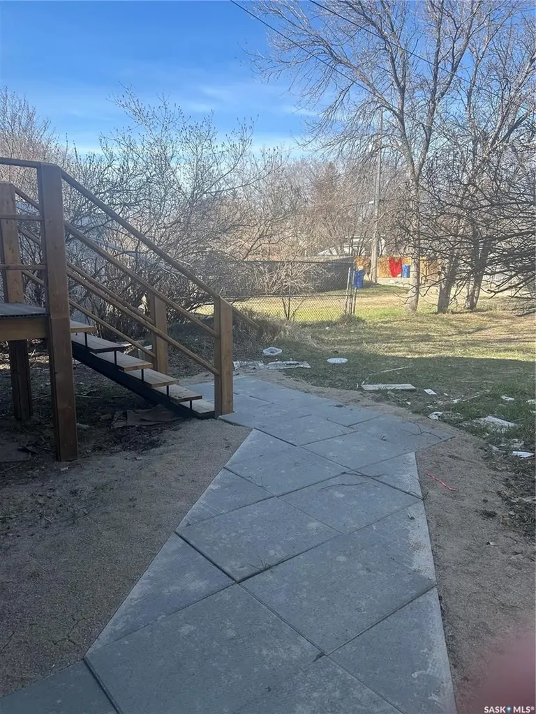 726 Cameron Street Regina SK S4T 2S1